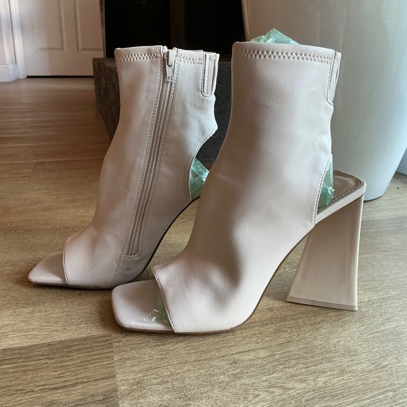 Steve Madden Women's Safia Cut Out Bootie Open Toe Bone Size 9.5 - Picture 3 of 5